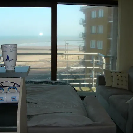 Apartment 'de Strandwandeling' With Frontal Sea View Near